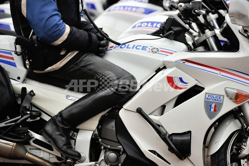 「ピンク・パンサー」とみられる脱獄した武装強盗犯を逮捕、フランス 「ピンク・パンサー」とみられる脱獄した武装強盗犯を逮捕、フランス