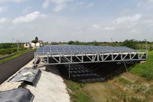 インド、太陽光発電に影落とす大気汚染 スモッグなどで25%減少 インド、太陽光発電に影落とす大気汚染 スモッグなどで25%減少