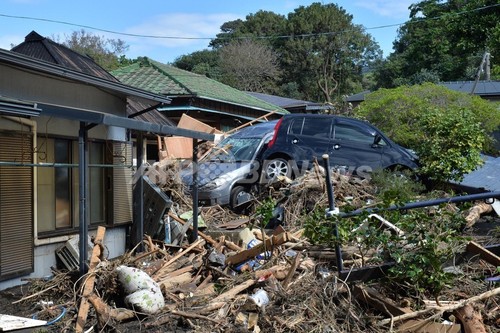台風被害の伊豆大島、不明者の捜索続く 台風被害の伊豆大島、不明者の捜索続く