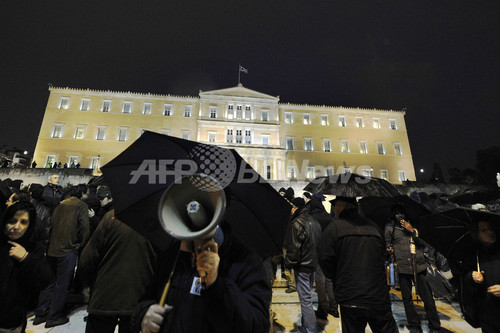 フィッチ、ギリシャ国債を2段階格下げ 「デフォルト間近」と判断 フィッチ、ギリシャ国債を2段階格下げ 「デフォルト間近」と判断