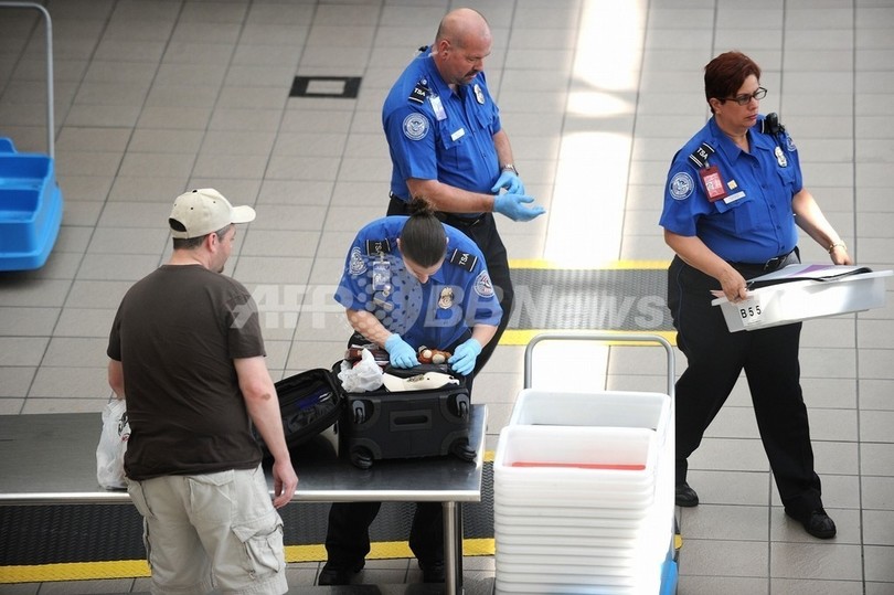 荷物の中にバイブ発見、米空港職員が「楽しみなよ」メモ残す 荷物の中にバイブ発見、米空港職員が「楽しみなよ」メモ残す