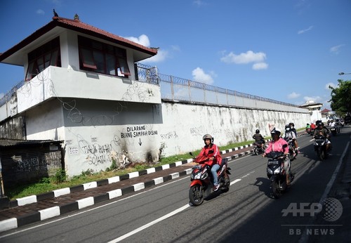 外国人受刑者4人、穴を掘って刑務所脱獄 インドネシア 外国人受刑者4人、穴を掘って刑務所脱獄 インドネシア