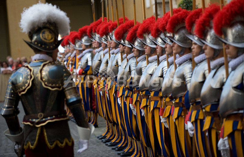 バチカンでスイス衛兵の宣誓式 写真23枚 国際ニュース:AFPBB News