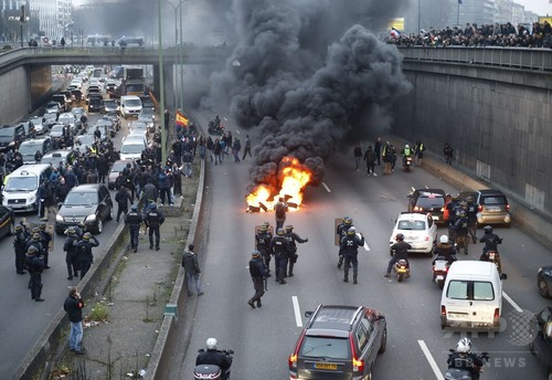 仏全土でゼネスト、タクシー運転手ら道路封鎖 デモ120か所 仏全土でゼネスト、タクシー運転手ら道路封鎖 デモ120か所