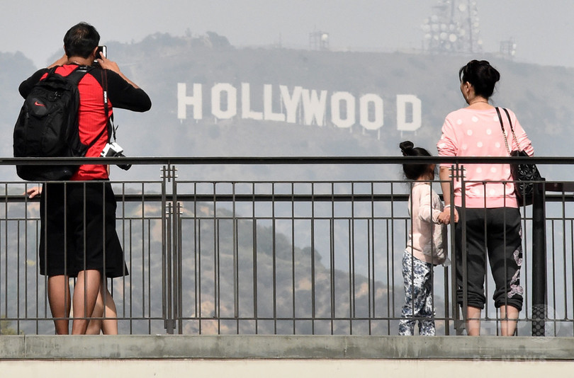 「HOLLYWOOD」の看板にケーブルカーで行こう、米映画会社が計画 「HOLLYWOOD」の看板にケーブルカーで行こう、米映画会社が計画