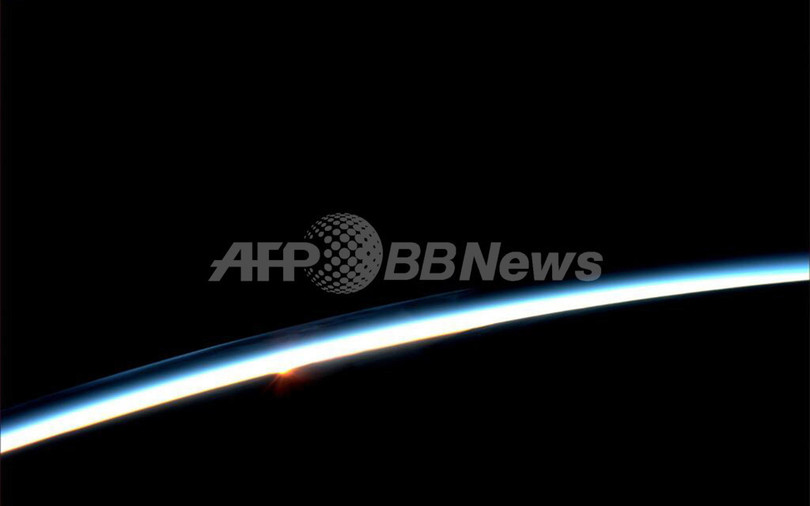 宇宙ステーションから見た日の出、飛行士が撮影 宇宙ステーションから見た日の出、飛行士が撮影