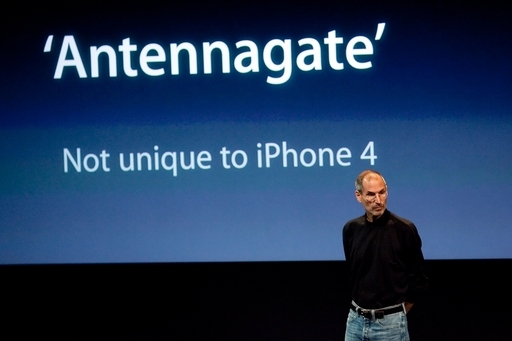 iPhone4の受信感度問題、ジョブズ氏が謝罪 専用ケースを無償提供