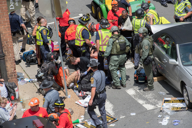 望まぬ衝突に巻き込まれた米シャーロッツビル、白人主義集会で 望まぬ衝突に巻き込まれた米シャーロッツビル、白人主義集会で