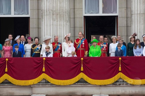 英女王90歳祝賀行事、王室メンバー集結