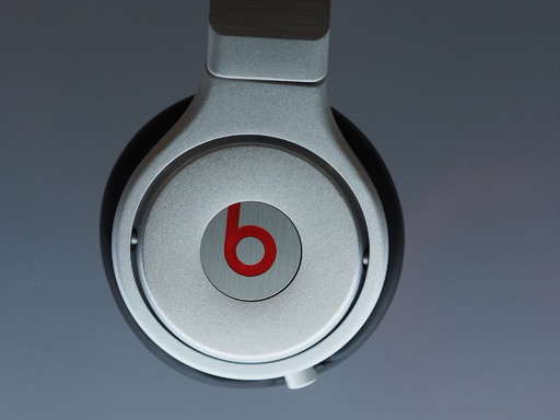 アップル、音楽配信の米ビーツを3000億円で買収