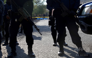 武装集団が現金輸送車を襲撃、7人死亡 メキシコ 武装集団が現金輸送車を襲撃、7人死亡 メキシコ