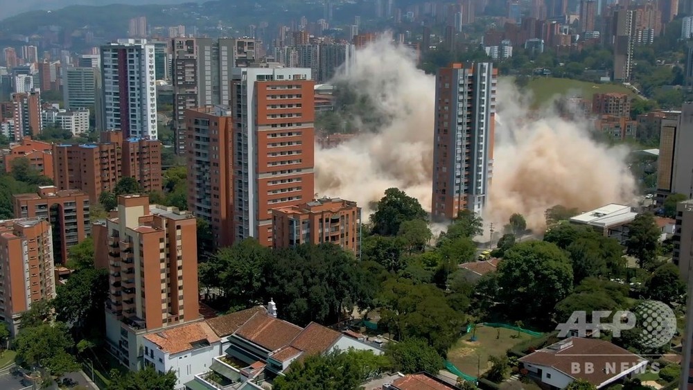 動画:麻薬王のアジトだった建物を爆破解体、南米コロンビア