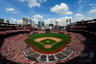 MLBの試合中に「流れ弾」、球場内の観客に当たる 女性軽傷 MLBの試合中に「流れ弾」、球場内の観客に当たる 女性軽傷