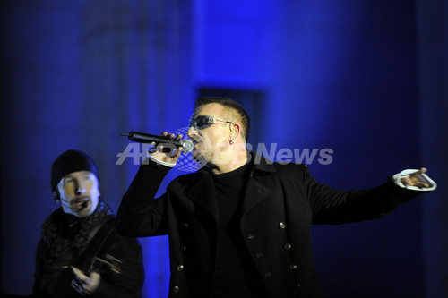 U2、ベルリンで「壁崩壊20年周年記念」の野外無料ライブ U2、ベルリンで「壁崩壊20年周年記念」の野外無料ライブ
