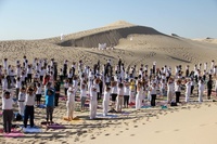 メキシコ、砂漠でヨガ