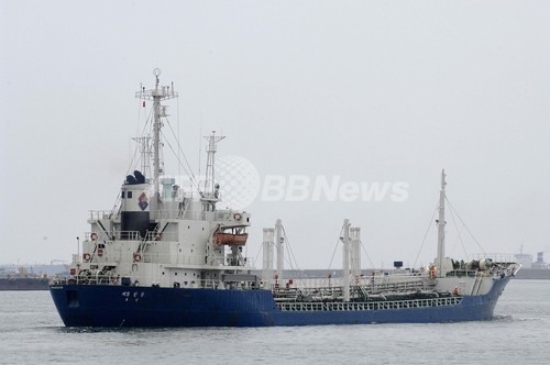 韓国沖でタンカーが衝突事故、原油1万トン以上が流出 韓国沖でタンカーが衝突事故、原油1万トン以上が流出