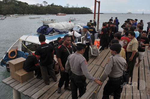 バリ島の観光船で爆発、外国人2人死亡 18人負傷 バリ島の観光船で爆発、外国人2人死亡 18人負傷