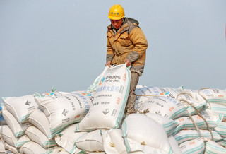 中国、米追加関税に報復準備 大豆や自動車など106品目 中国、米追加関税に報復準備 大豆や自動車など106品目