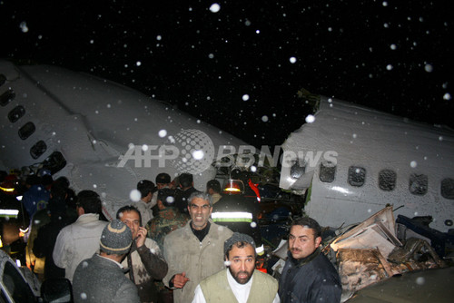 イラン北西部で旅客機が墜落、72人死亡 悪天候が原因か イラン北西部で旅客機が墜落、72人死亡 悪天候が原因か
