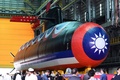 台湾初の自主建造潜水艦「海鯤」進水式