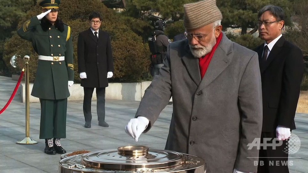 動画:インドのモディ首相、韓国の戦没者追悼施設で焼香