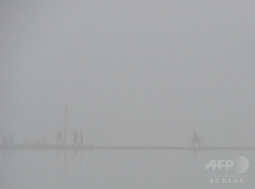 濃霧のようにたれ込めるスモッグ、中国 濃霧のようにたれ込めるスモッグ、中国