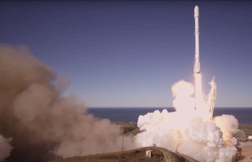スペースX、ファルコン9の打ち上げと第1段着陸に成功 爆発後初 スペースX、ファルコン9の打ち上げと第1段着陸に成功 爆発後初