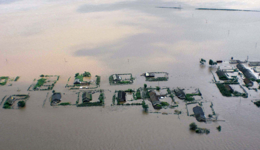 中朝国境鴨緑江で洪水、住民多数避難 中国側で4人死亡