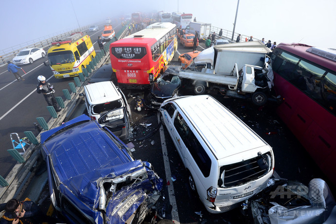 車100台絡む多重事故、2人死亡 韓国 写真8枚 国際ニュース：AFPBB News