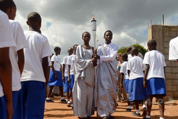 大虐殺から23年、歴史教育に直面するルワンダの学校