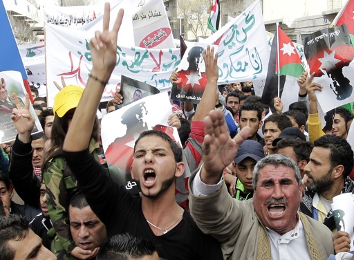 ヨルダン首都で大規模デモ、イスラム国への報復を求める