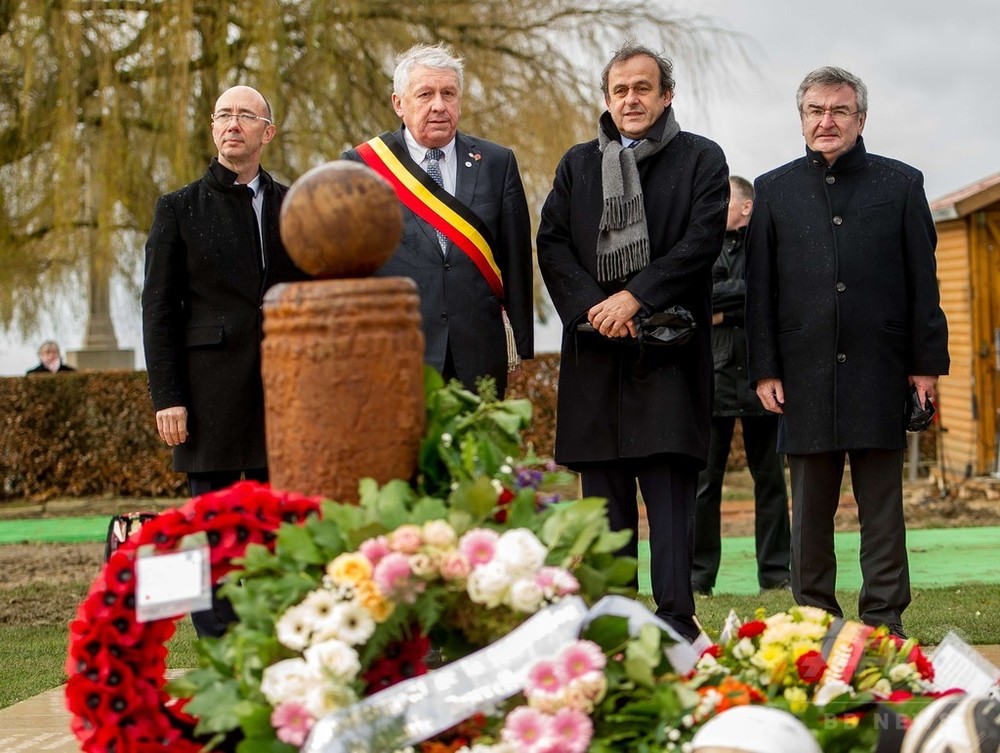 第1次世界大戦の「クリスマス休戦」から100周年、記念式典が行われる 写真5枚 国際ニュース:AFPBB News 第1次世界大戦の「クリスマス休戦」から100周年、記念式典が行われる 写真5枚 国際ニュース:AFPBB News