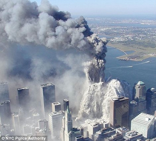 未公開の9.11米同時テロ空撮写真公開、WTC崩壊の瞬間生々しく
