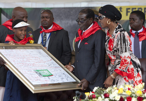 【ジンバブエ】大統領、91歳の豪華な誕生パーティーに批判（写真）（AFPBB）[3/1]