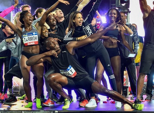 ボルトが150mで圧巻の走り、新形式のチーム対抗戦で優勝 ボルトが150mで圧巻の走り、新形式のチーム対抗戦で優勝