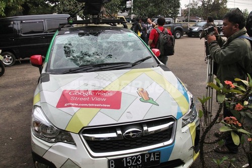 ストリートビュー車両、当て逃げ繰り返す インドネシア ストリートビュー車両、当て逃げ繰り返す インドネシア