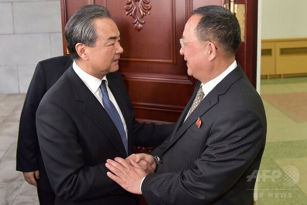 中国外相、金正恩氏と会談 朝鮮戦争の終結支持を表明