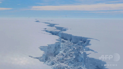 史上最大級の南極の氷山分離、亀裂の新たな映像 史上最大級の南極の氷山分離、亀裂の新たな映像