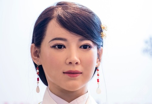 中国の未来を救う? ヒューマノイド「佳佳」に寄せられる期待 中国の未来を救う? ヒューマノイド「佳佳」に寄せられる期待