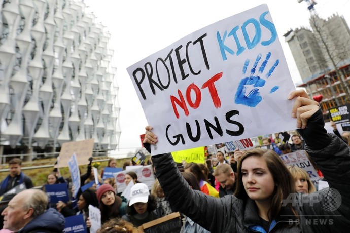 米首都、高校生の呼び掛けで数十万人が銃規制要求デモ 過去数十年で最大