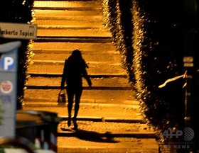 イタリア買春事件で珍判決、「被害少女に本を買い与えよ」 イタリア買春事件で珍判決、「被害少女に本を買い与えよ」
