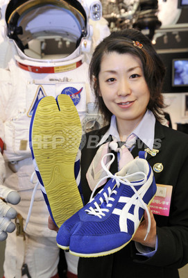 アシックス、宇宙用運動靴を開発 アシックス、宇宙用運動靴を開発