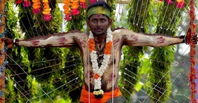 我慢は信仰の証し？ヒンズー教の「ウェール祭」 スリランカ