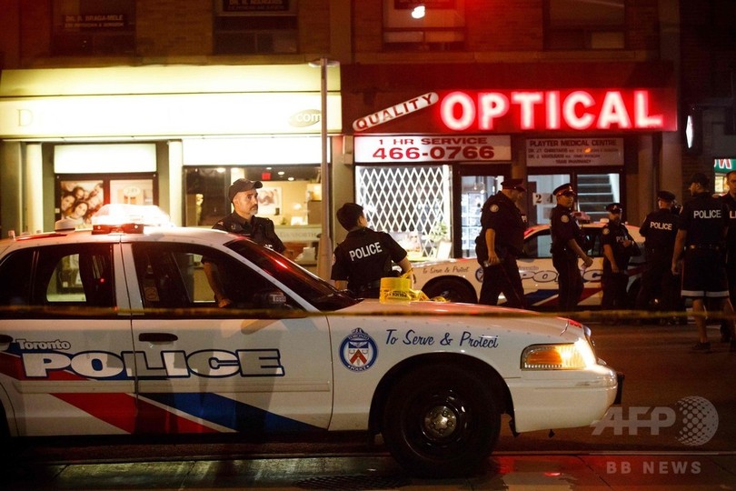 カナダ・トロントで発砲事件、2人死亡 13人負傷 カナダ・トロントで発砲事件、2人死亡 13人負傷