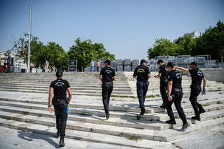 イスタンブールで男が警官を刺殺 ISメンバーか イスタンブールで男が警官を刺殺 ISメンバーか