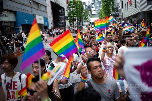 渋谷を虹色に、性的少数者の「平等」を訴え「プライドパレード」開催