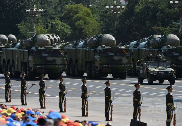 中国、抗日70年行事で新型ミサイル初披露 「空母キラー」と紹介