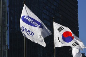 サムスンのスマートフォン爆発、原因は電池の不規則な大きさ 米紙報道 サムスンのスマートフォン爆発、原因は電池の不規則な大きさ 米紙報道