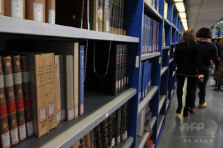 遅くなってごめんなさい、図書館で借りた本を63年後に返却 英 遅くなってごめんなさい、図書館で借りた本を63年後に返却 英