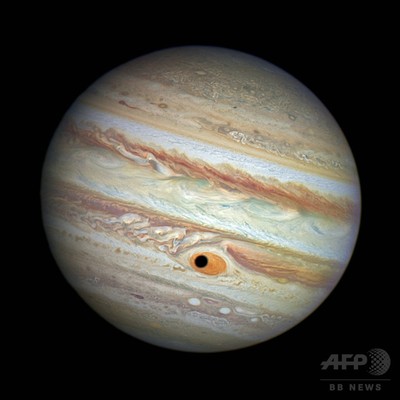 木星の赤斑に穴が開いた?衛星の影が作り出した偶然 木星の赤斑に穴が開いた?衛星の影が作り出した偶然